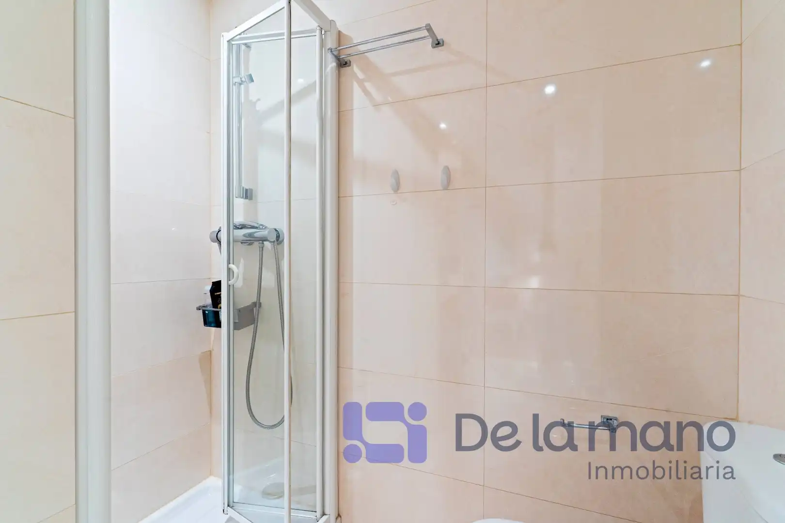 Bathroom of Flat for rent in Madrid  with Air Conditioner, Heating and Storage room