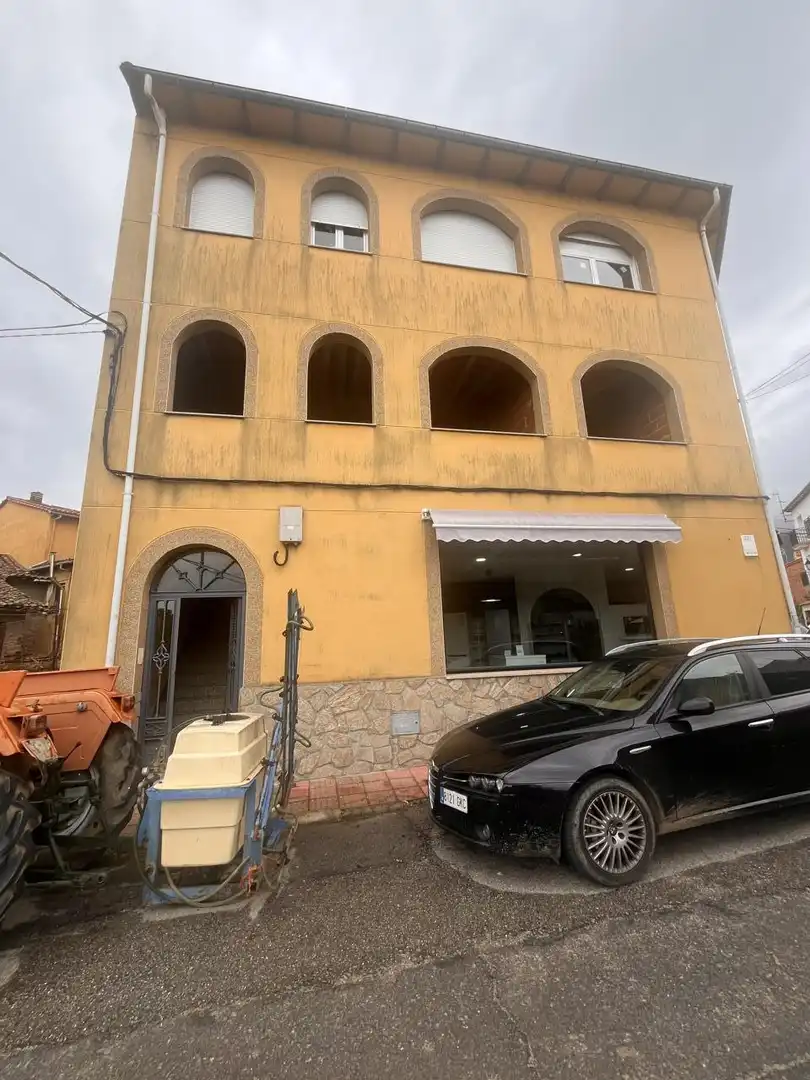 Exterior view of Commercial properties for sale in Jarandilla de la Vera