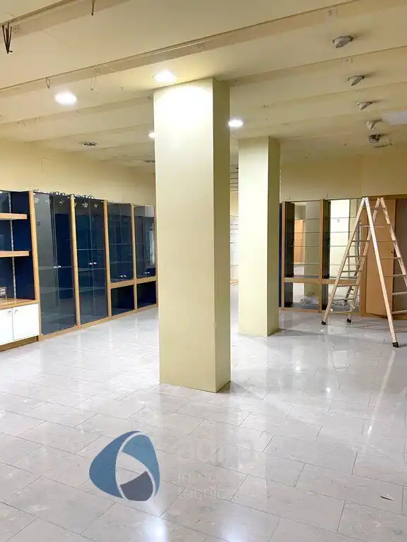 Local comercial de lloguer a General Vara De Rey, imagen 7
