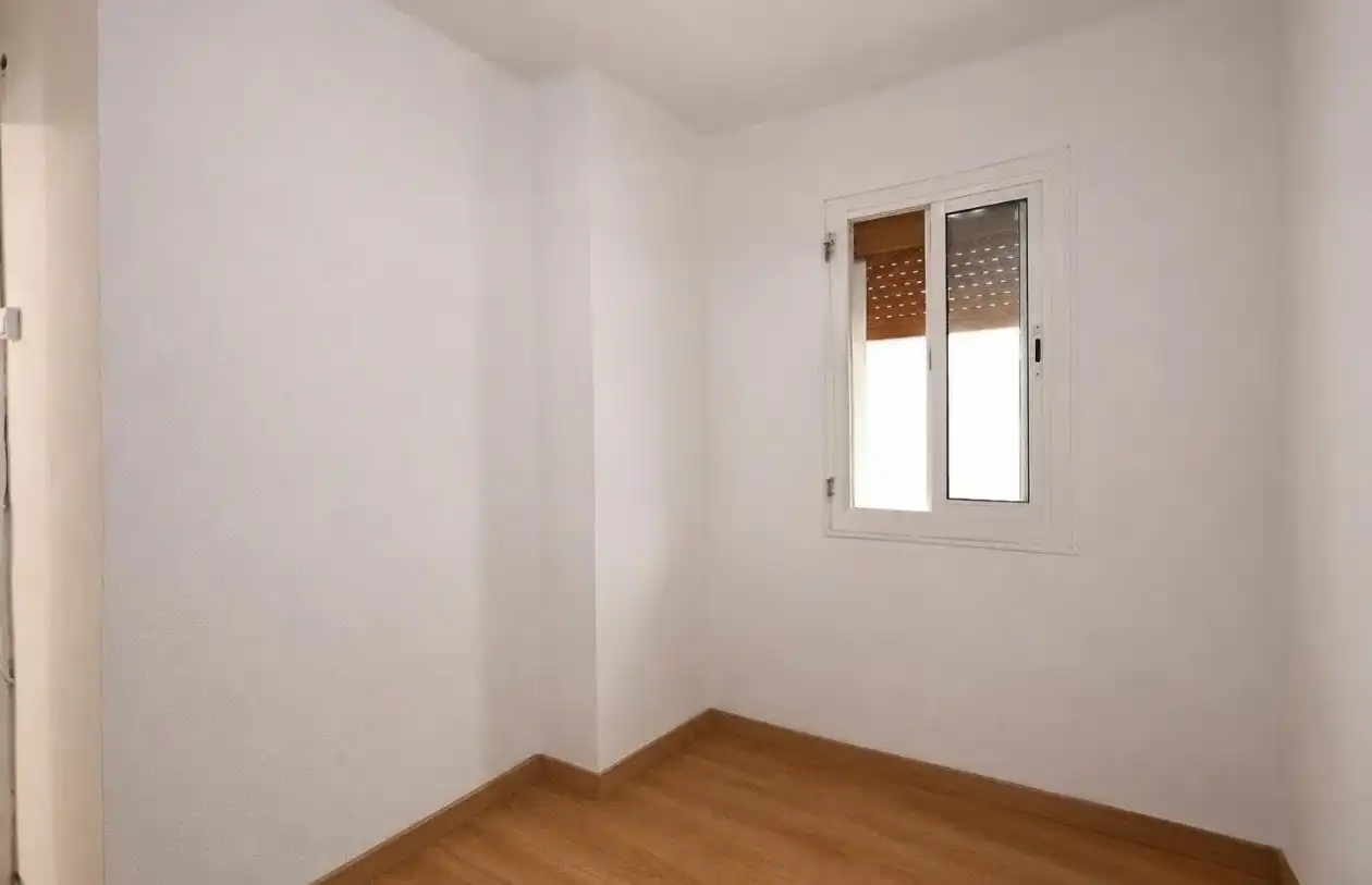 Habitación de Piso en venta en L'Hospitalet de Llobregat con Terraza y Balcón