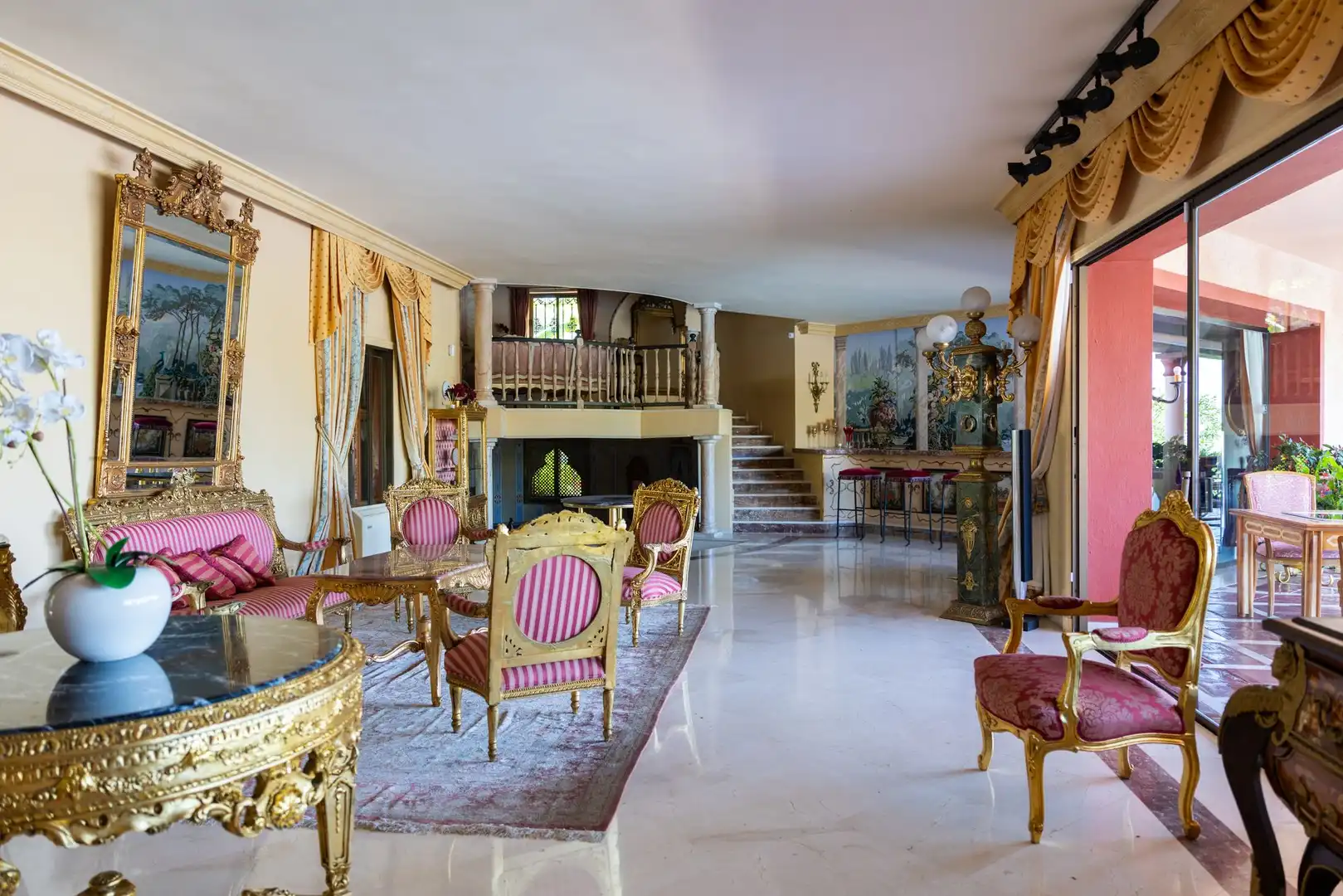 Wohnzimmer von Country house zum Verkauf in Benahavís mit Terrasse und Möbliert