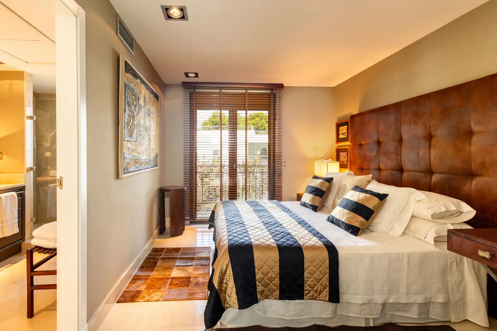 Dormitori de Casa o xalet en venda en Marbella amb Aire condicionat, Jardí privat i Terrassa