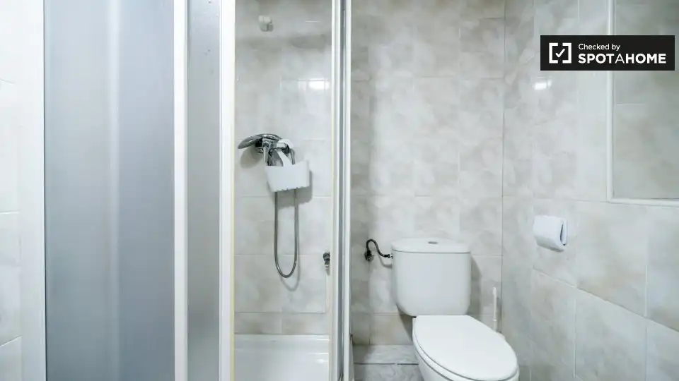 Baño de Piso de alquiler en Valencia con Aire acondicionado, Calefacción y Amueblado