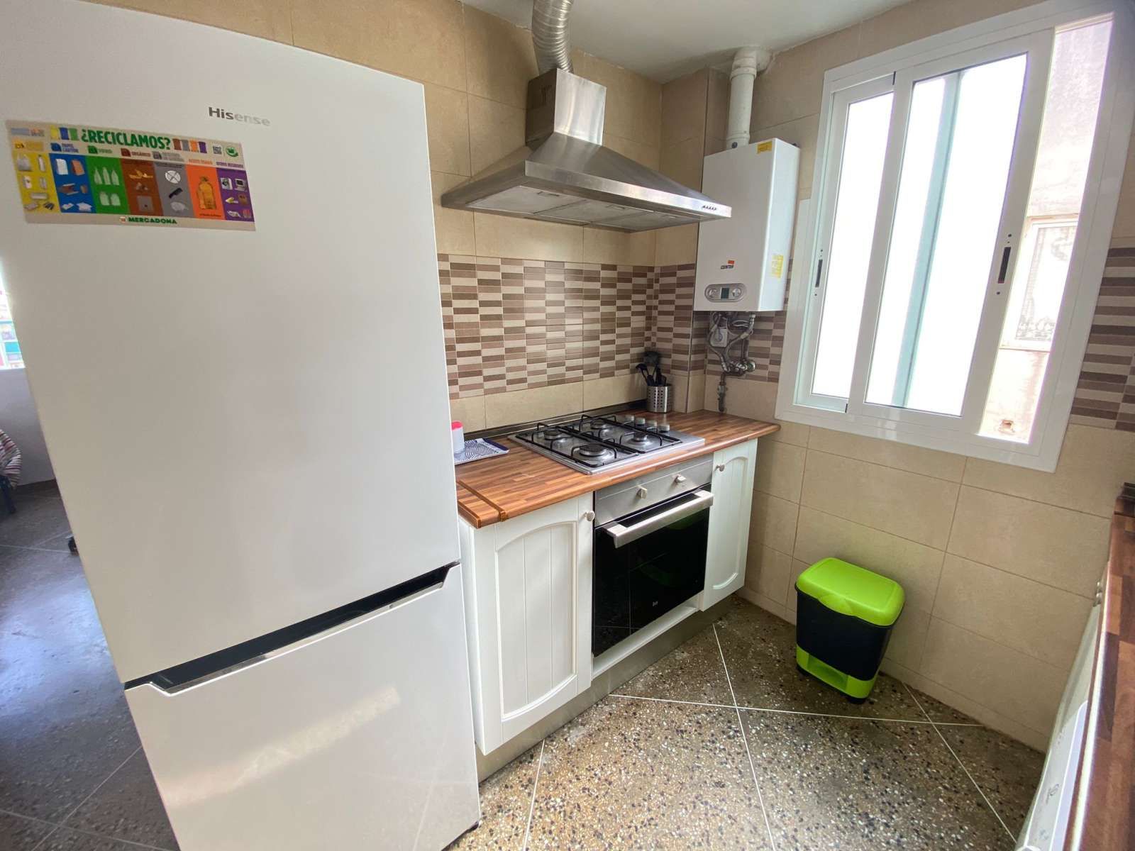 Cuina de Apartament per a compartir en  Valencia Capital amb Aire condicionat i Terrassa