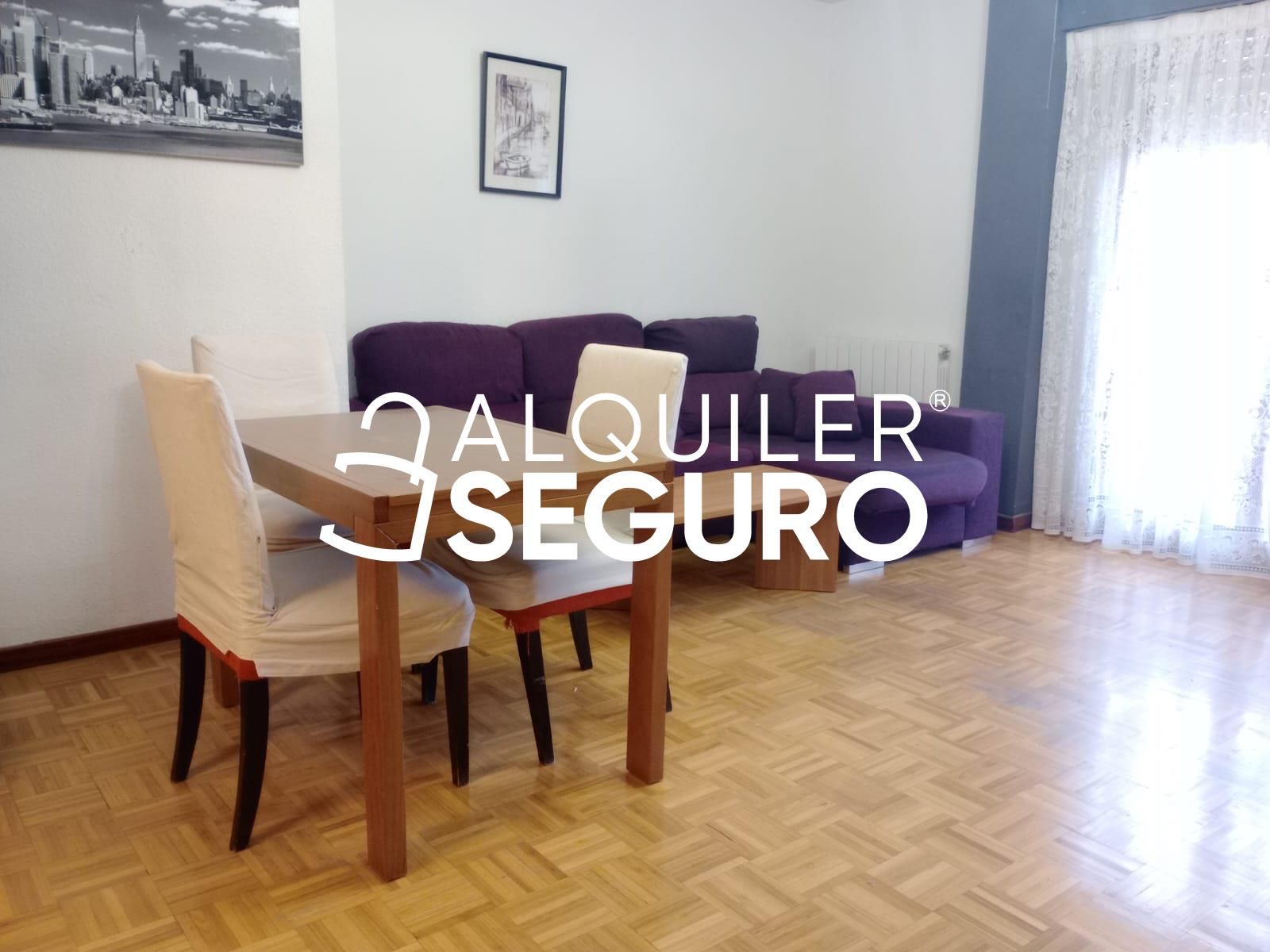 Sala d'estar de Pis de lloguer en  Madrid Capital amb Calefacció, Terrassa i Moblat