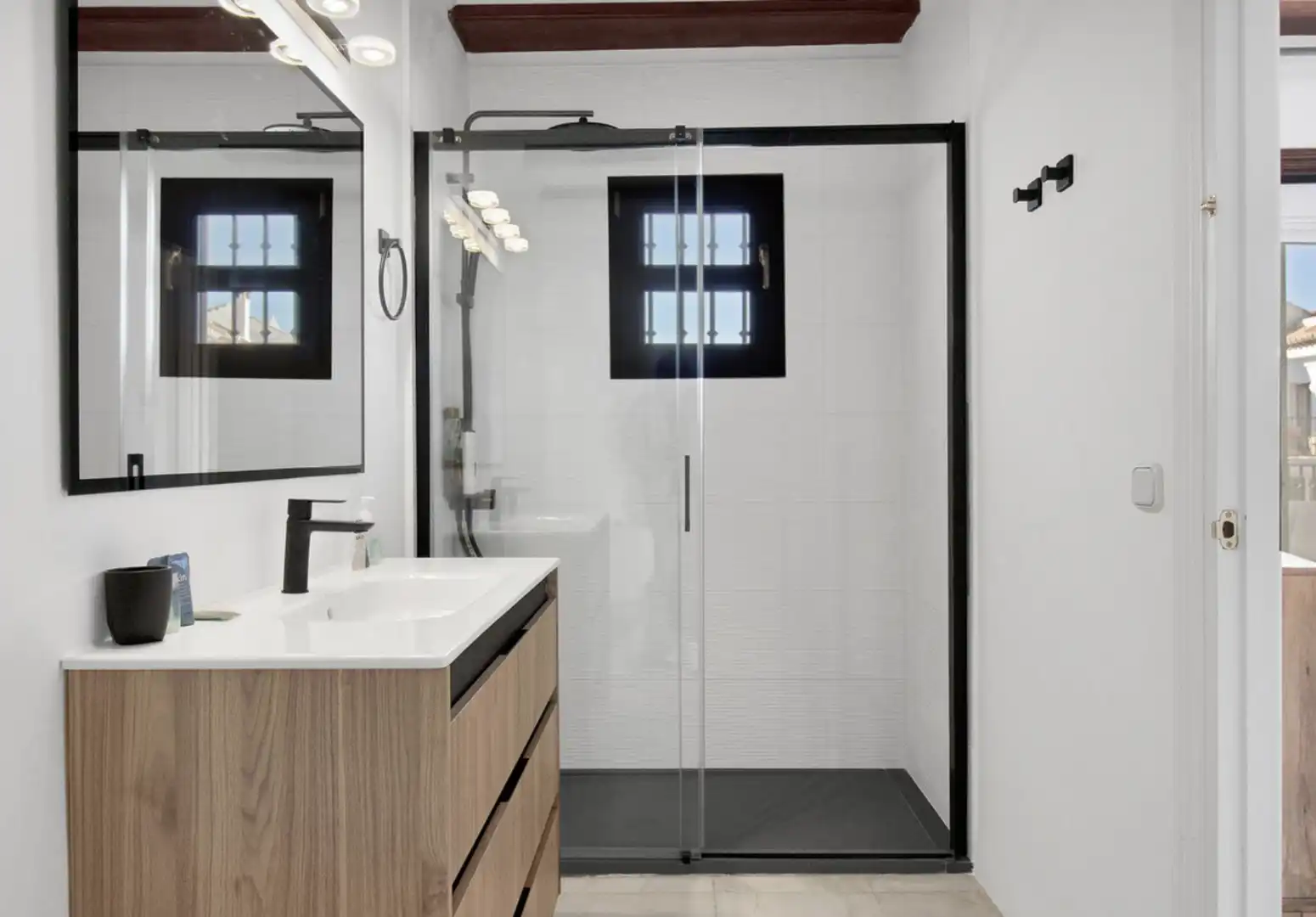 Baño de Casa adosada en venta en Marbella con Aire acondicionado, Jardín privado y Terraza