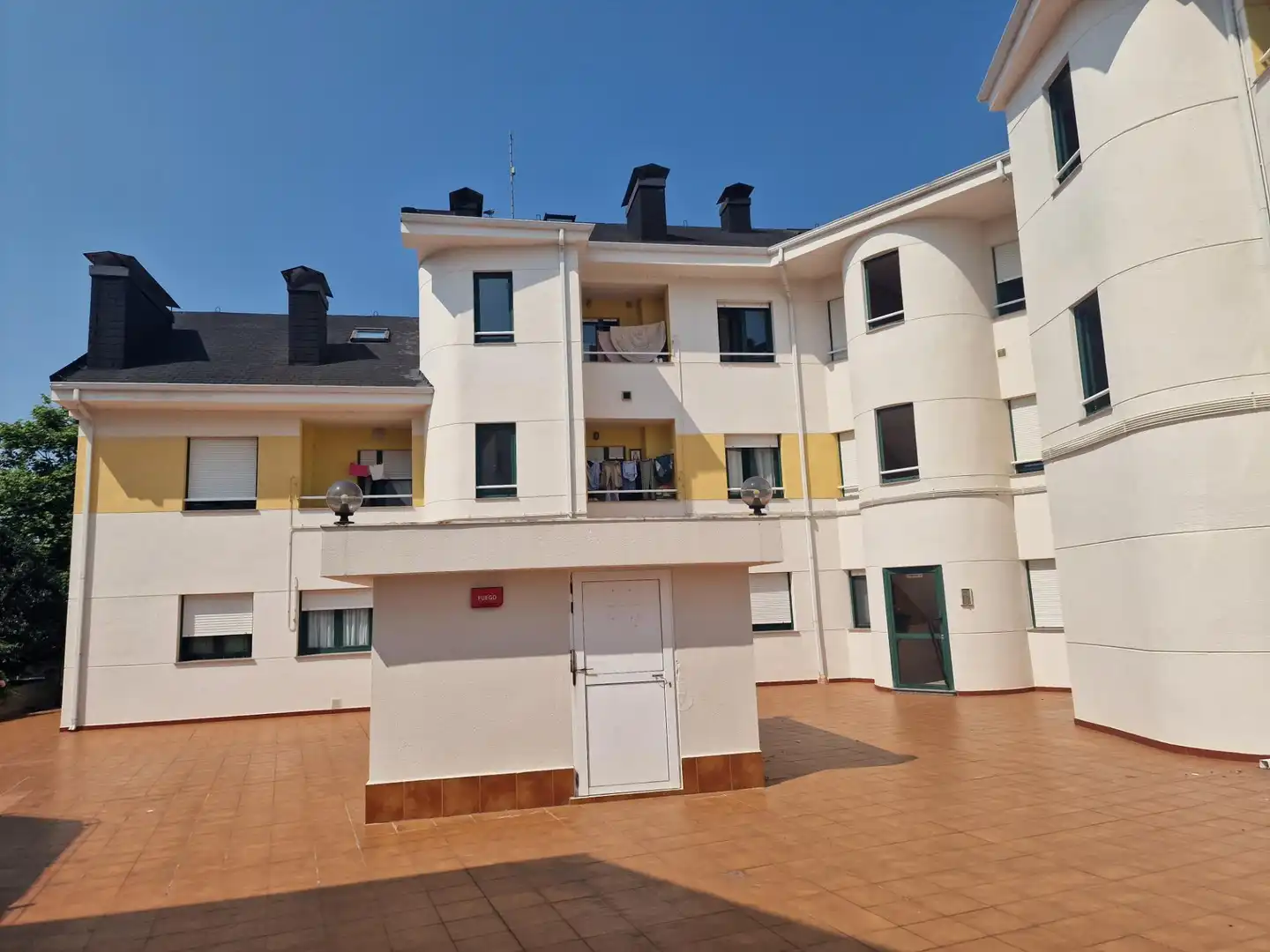 Vista exterior de Piso en venta en Tapia de Casariego con Calefacción
