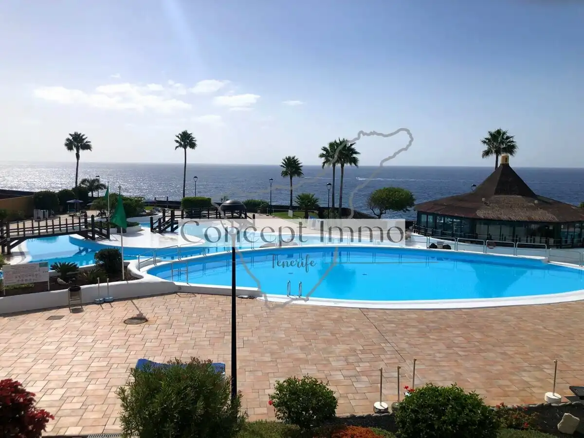 Piso en venta en Arona con Terraza, Alarma y Piscina comunitaria