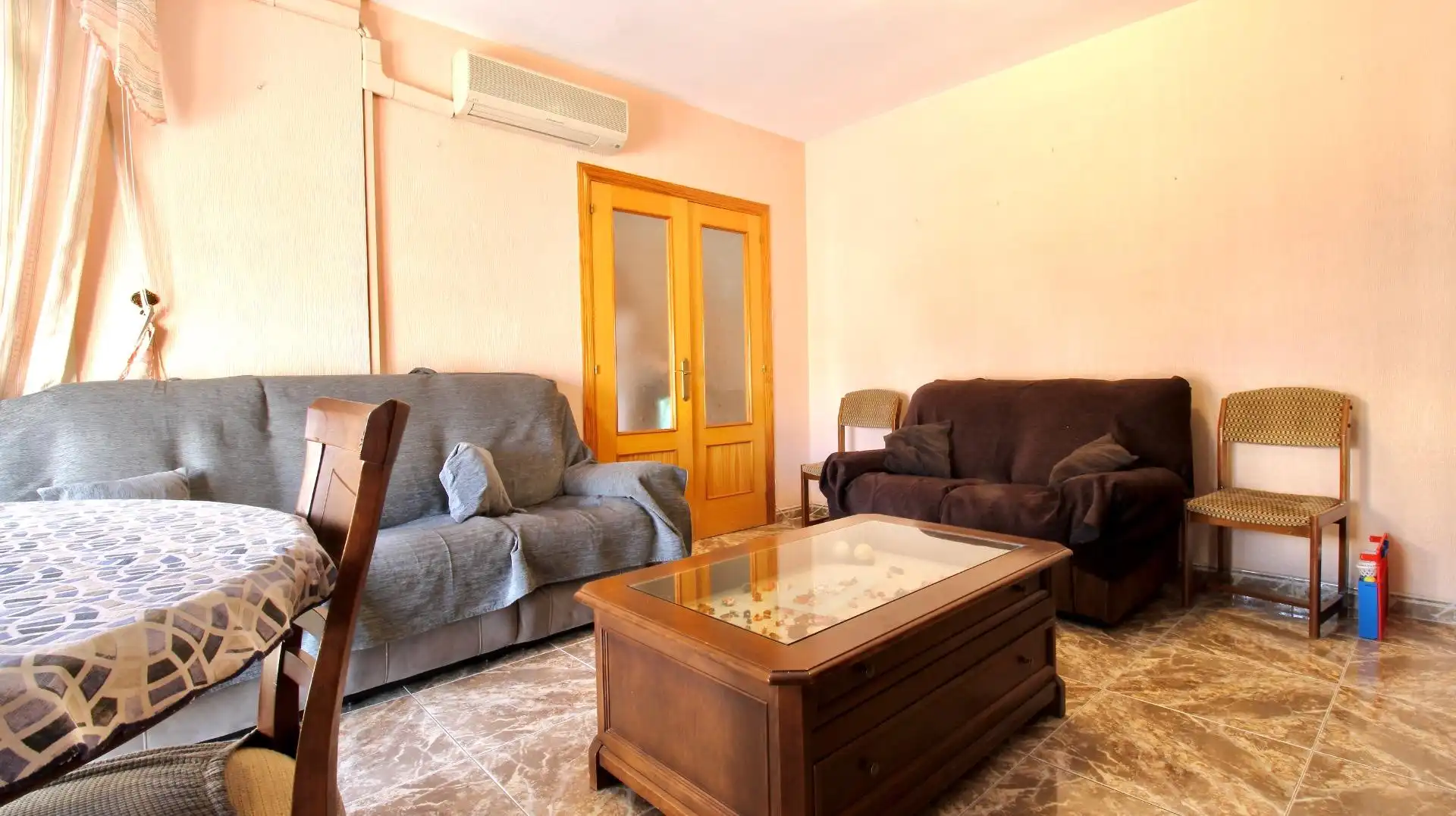 Sala de estar de Casa adosada en venta en Roquetas de Mar con Aire acondicionado, Terraza y Trastero
