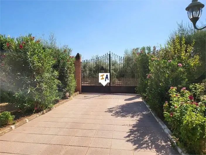 Casa con piscina en venta en Puente Genil, imagen 4