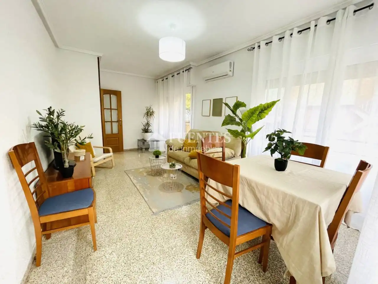 Sala d'estar de Pis en venda en Alicante / Alacant amb Aire condicionat, Terrassa i Moblat