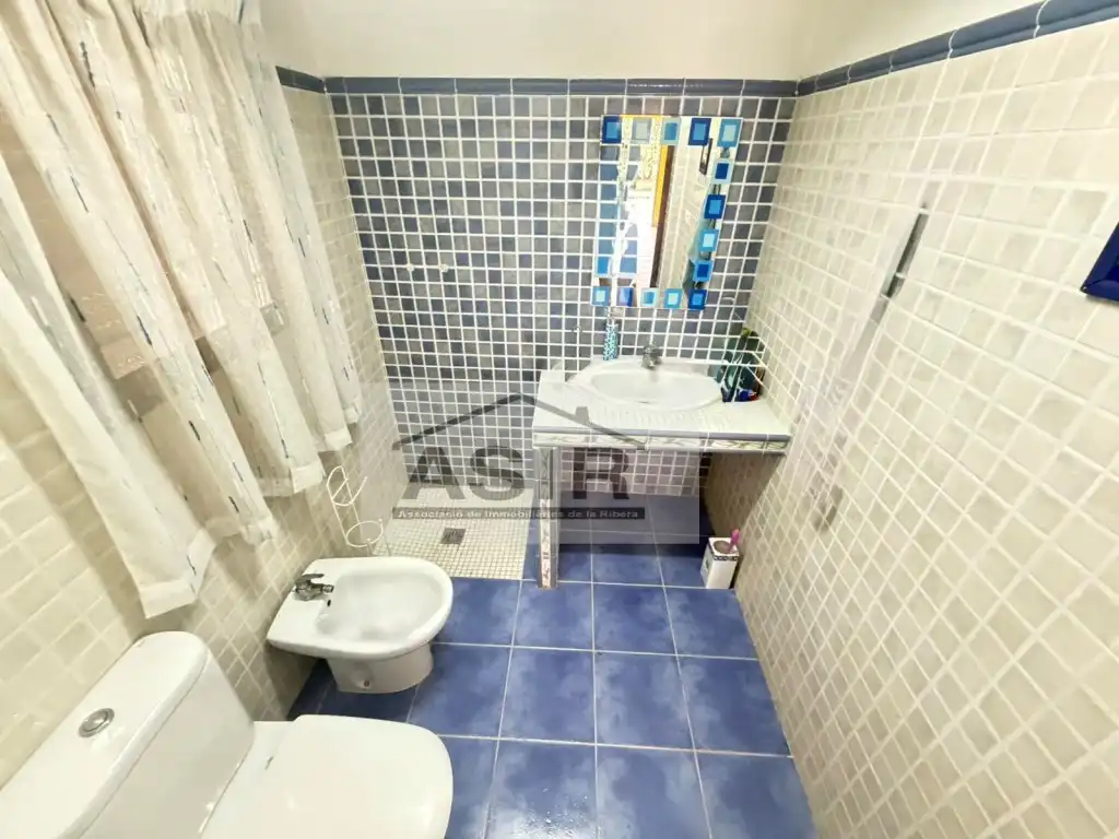 Bathroom of Houses for sale in Benicull de Xúquer