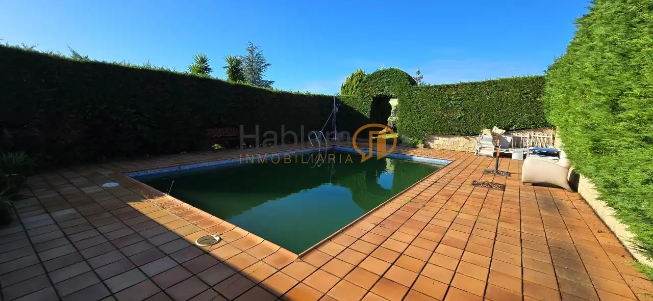Piscina de Casa o xalet en venda en Vilagarcía de Arousa amb Calefacció, Jardí privat i Terrassa