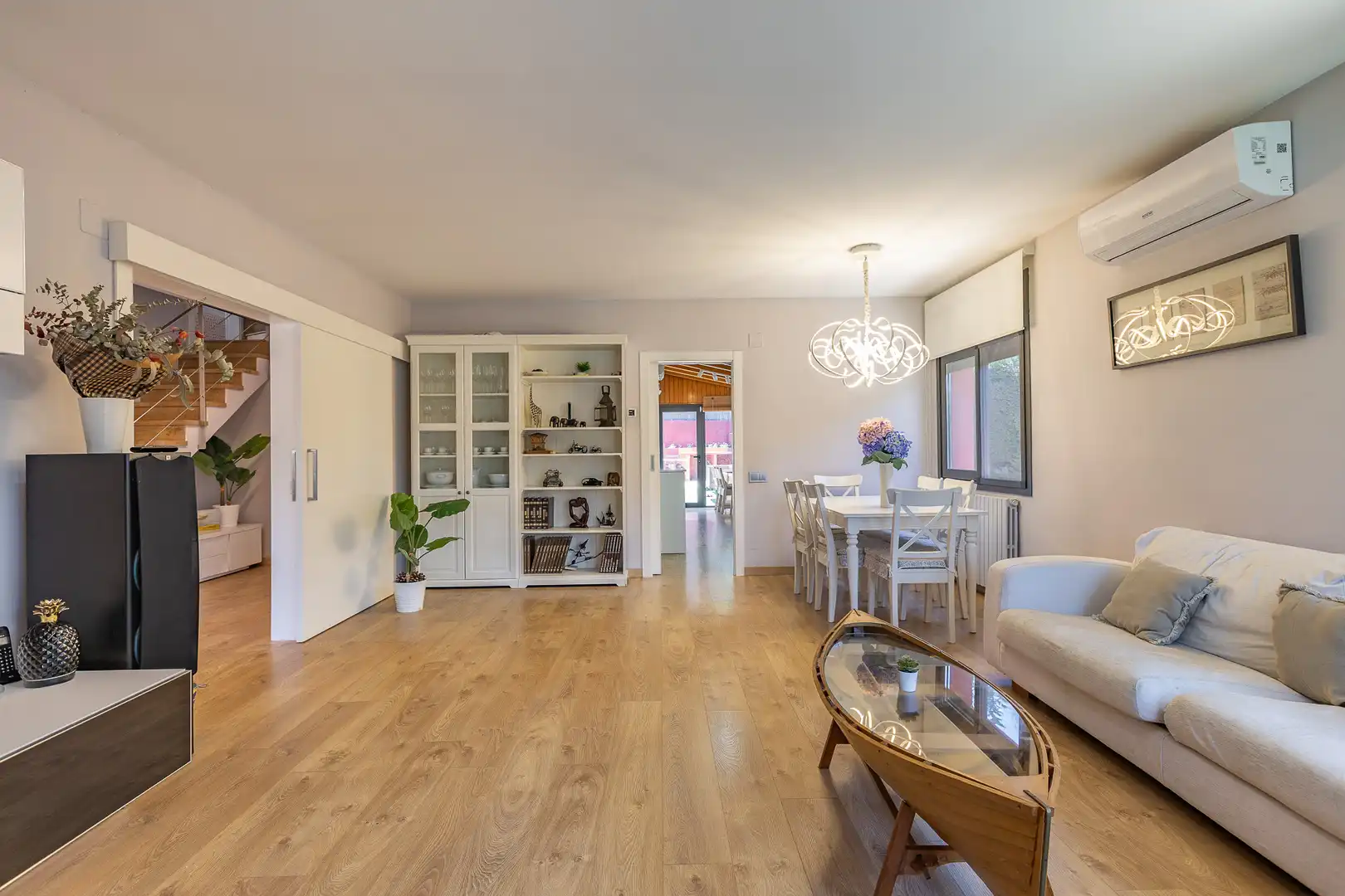 Sala d'estar de Casa o xalet en venda en Castellar del Vallès amb Aire condicionat, Calefacció i Jardí privat