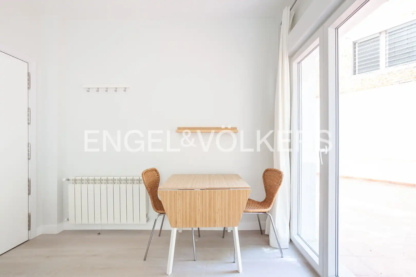 Comedor de Piso de alquiler en Madrid con Calefacción y Jardín privado