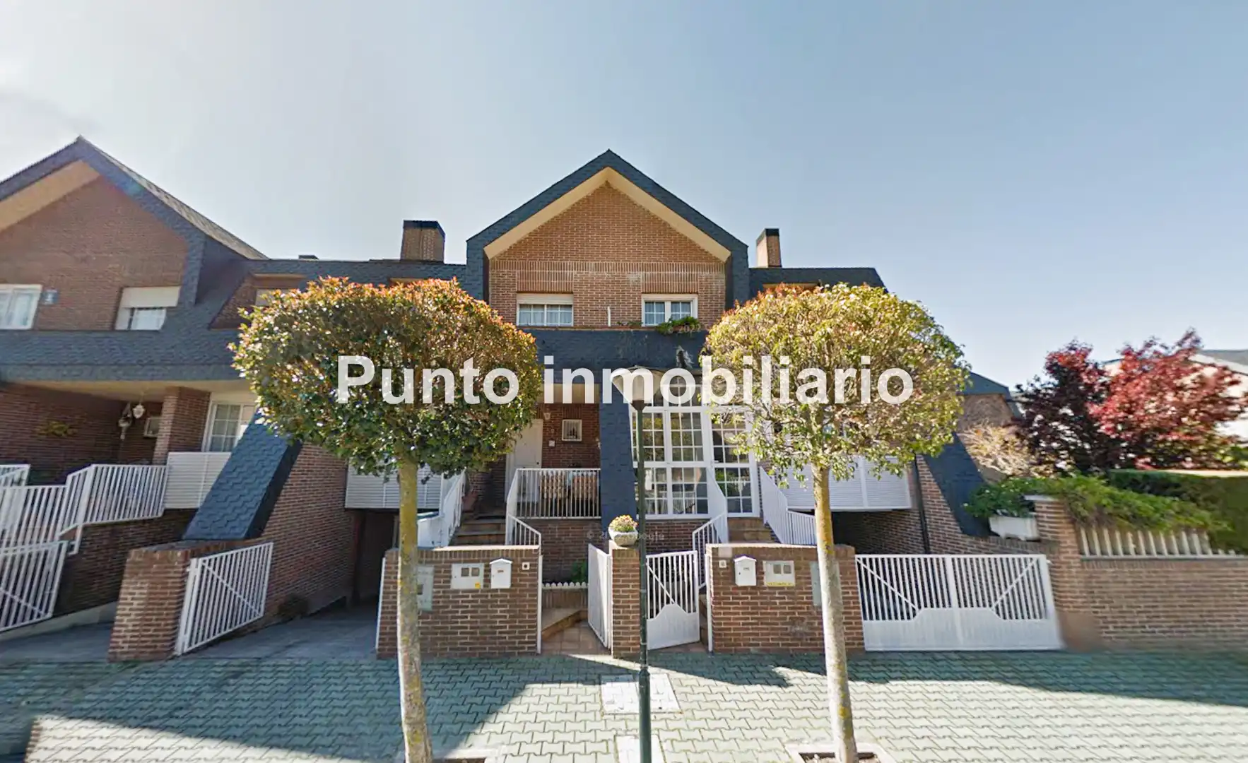 Vista exterior de Casa adosada en venda en Valladolid amb Calefacció, Jardí privat i Parquet