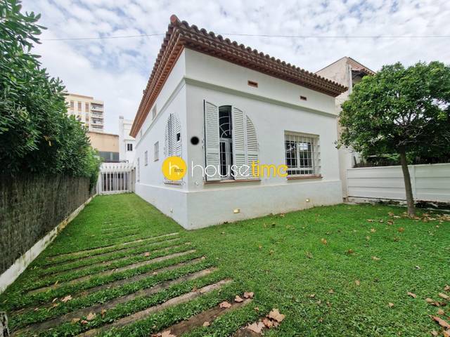 Casa-chalet en Venta en Centre