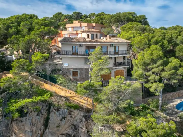 Außenansicht von Haus oder Chalet zum Verkauf in Palafrugell mit Klimaanlage, Heizung und Privatgarten