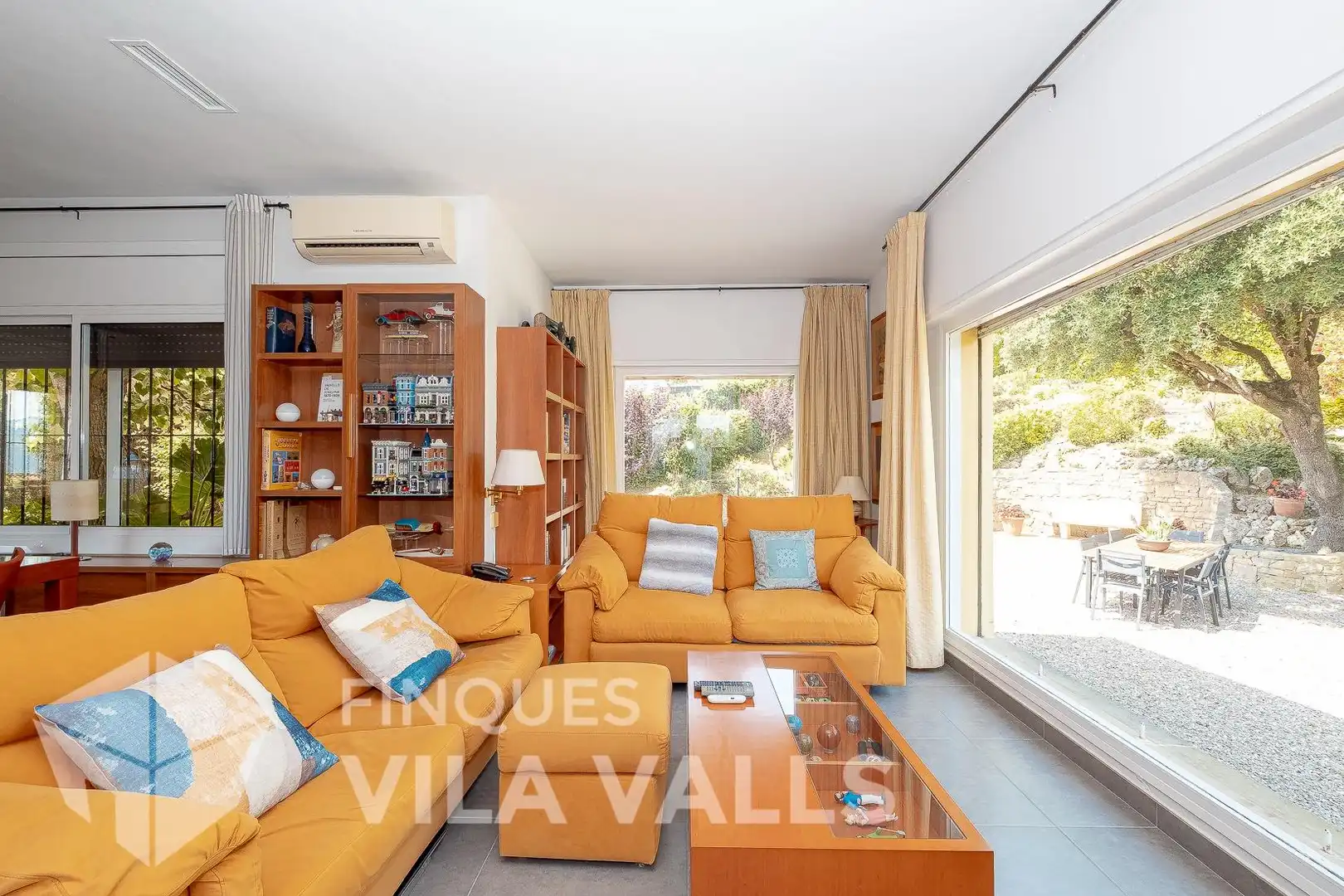 Sala d'estar de Casa o xalet en venda en Sant Quirze Safaja amb Aire condicionat