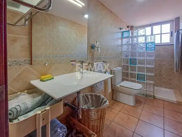 Bany de Casa o xalet en venda en O Rosal   amb Calefacció, Jardí privat i Terrassa