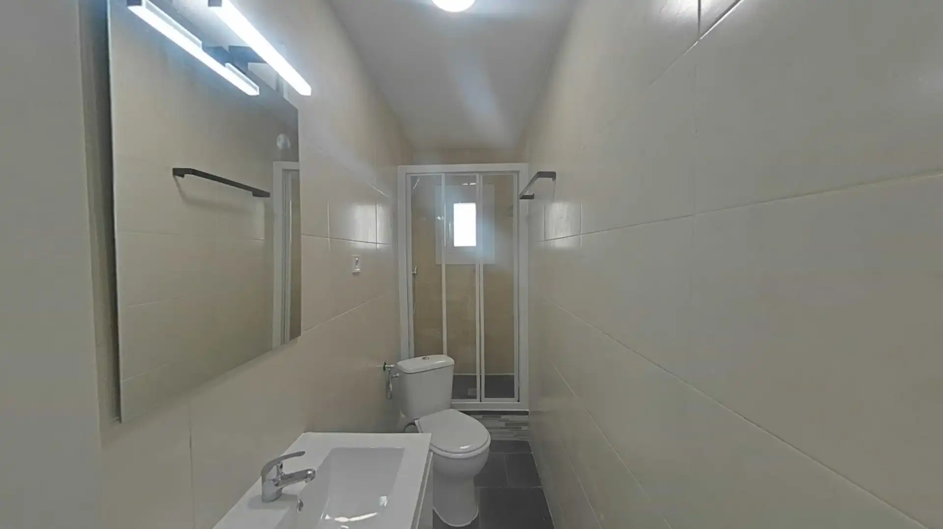 Baño de Piso en venta en L'Hospitalet de Llobregat con Balcón