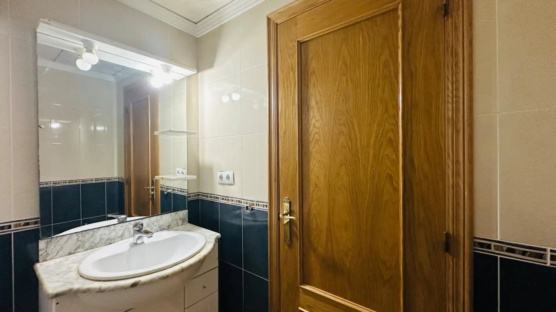 Badezimmer von Wohnung zum Verkauf in Amposta mit Klimaanlage, Heizung und Möbliert