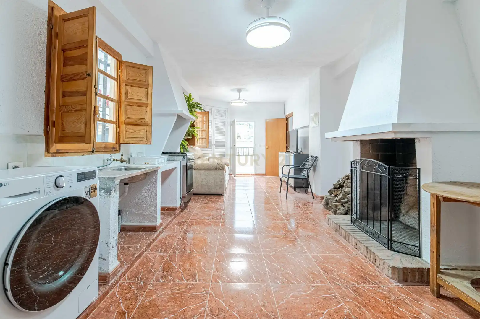 Sala d'estar de Casa o xalet en venda en Carataunas amb Forn, Rentadora i TV