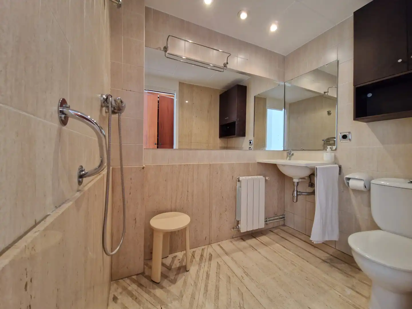 Bathroom of Flat for sale in Olot  with Heating, Storage room and Oven