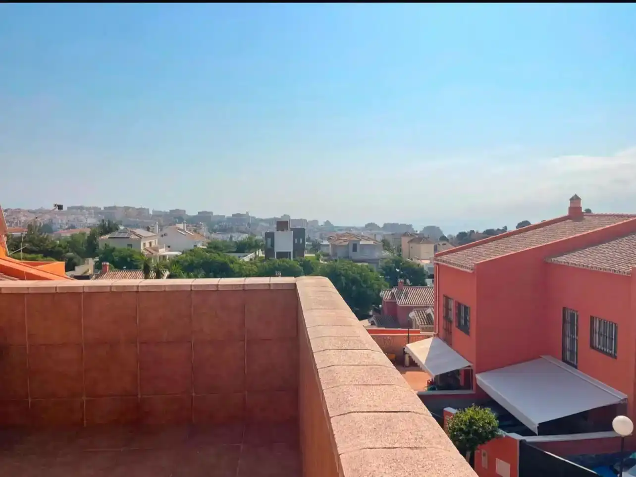 Vista exterior de Casa o chalet en venta en Benalmádena con Aire acondicionado, Piscina y Balcón