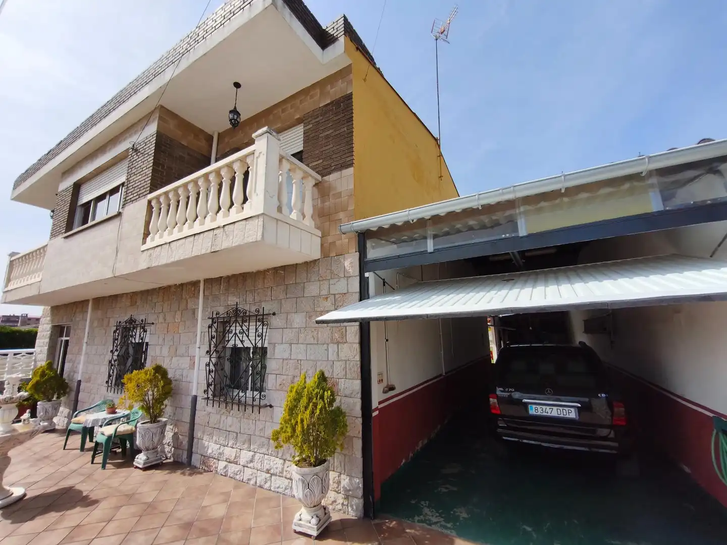 Vista exterior de Casa o xalet en venda en San Andrés del Rabanedo amb Calefacció, Terrassa i Piscina