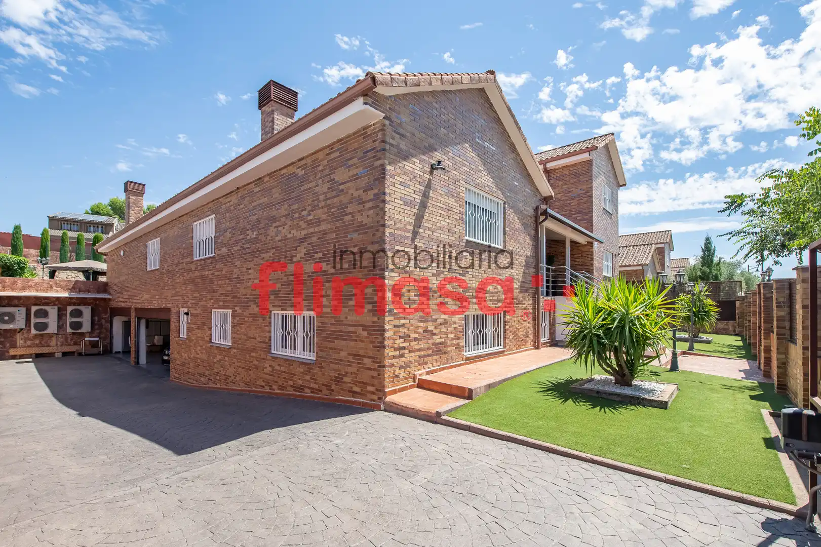 Exterior view of Houses for sale in Villaviciosa de Odón  with Air Conditioner, Heating and Private garden