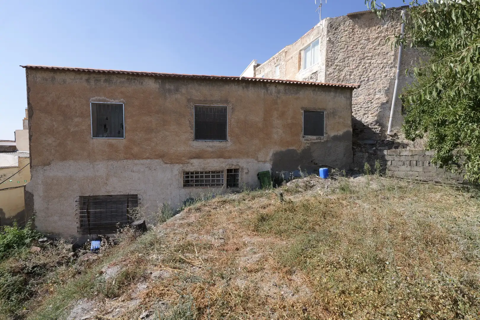 Vista exterior de Casa adosada en venda en Paterna del Río amb Jardí privat