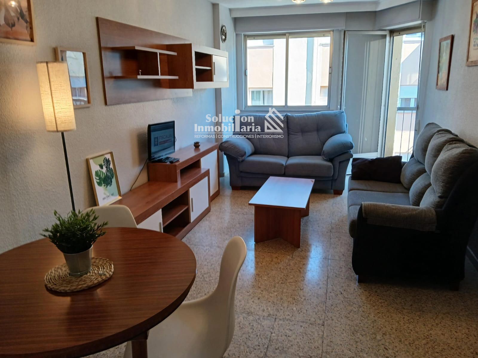 Sala d'estar de Pis de lloguer en Salamanca Capital amb Calefacció, Terrassa i Moblat