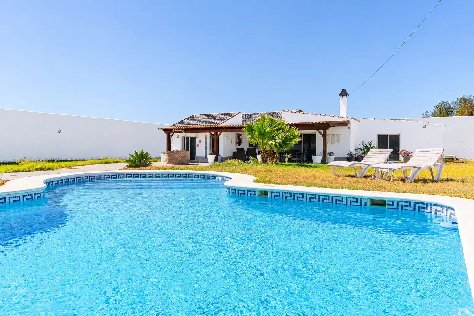 Country house with pool for sale in 7 Camino del Tilo