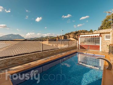 Casa con piscina in vendita a Calle Sant Lluis .