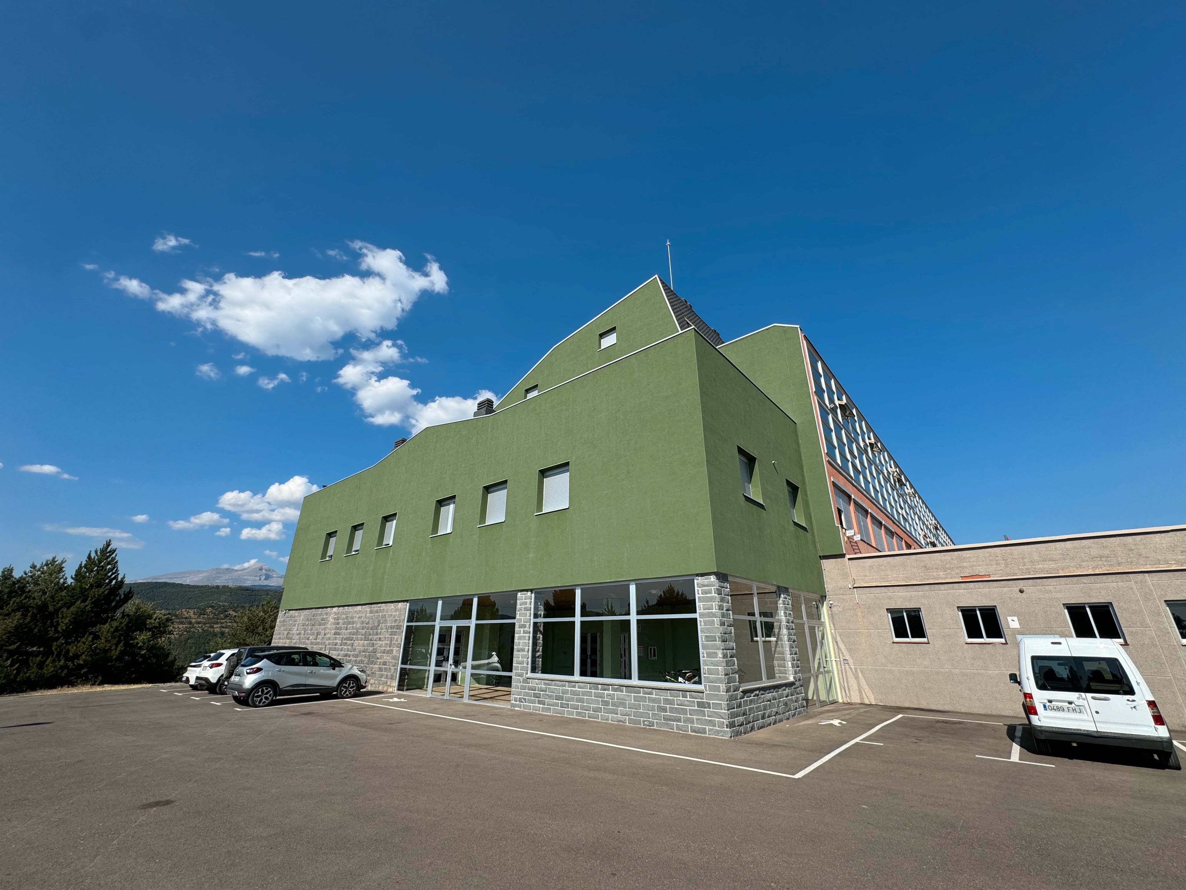 Vista exterior de Estudi en venda en Jaca amb Calefacció, Terrassa i Traster