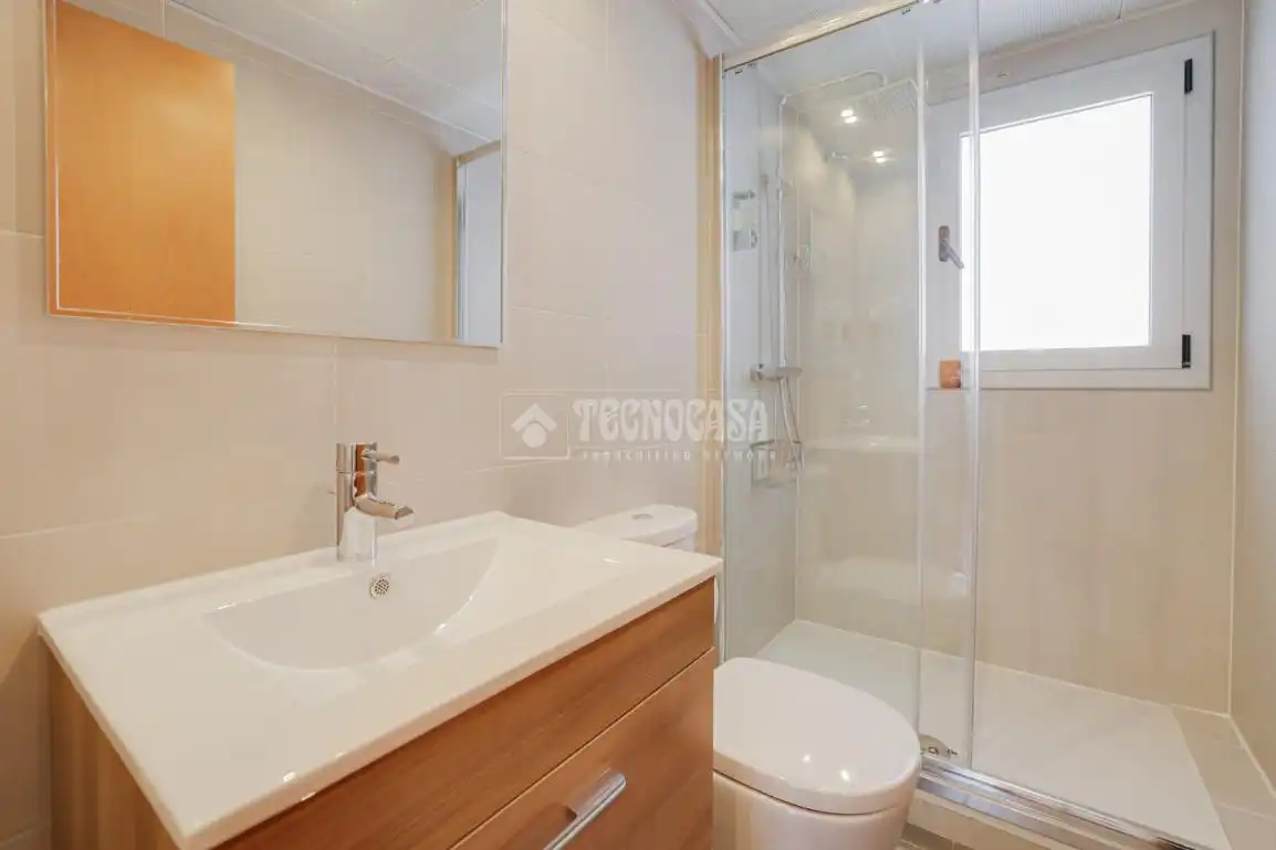 Baño de Piso en venta en L'Hospitalet de Llobregat con Aire acondicionado, Calefacción y Balcón