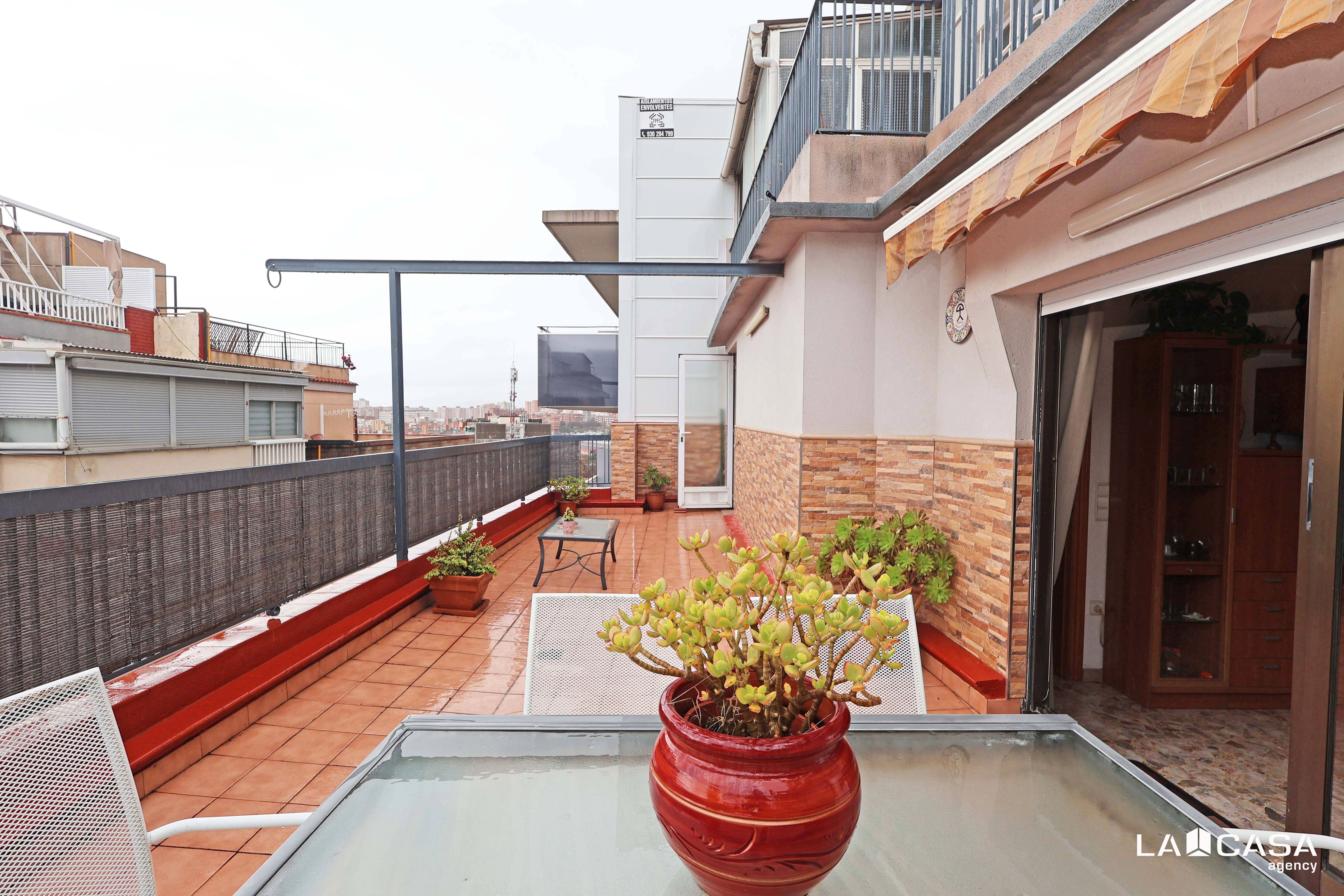Terraza de Ático en venta en L'Hospitalet de Llobregat con Calefacción, Terraza y Trastero