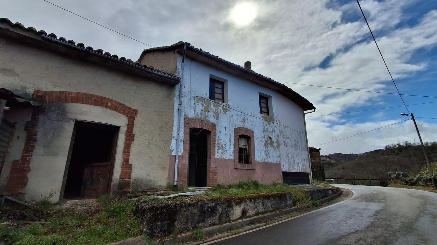 Vista exterior de Casa o xalet en venda en Siero amb Traster i Piscina
