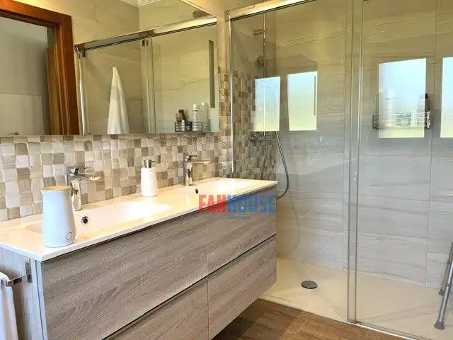 Baño de Casa o chalet en venta en Gijón  con Calefacción, Terraza y Trastero
