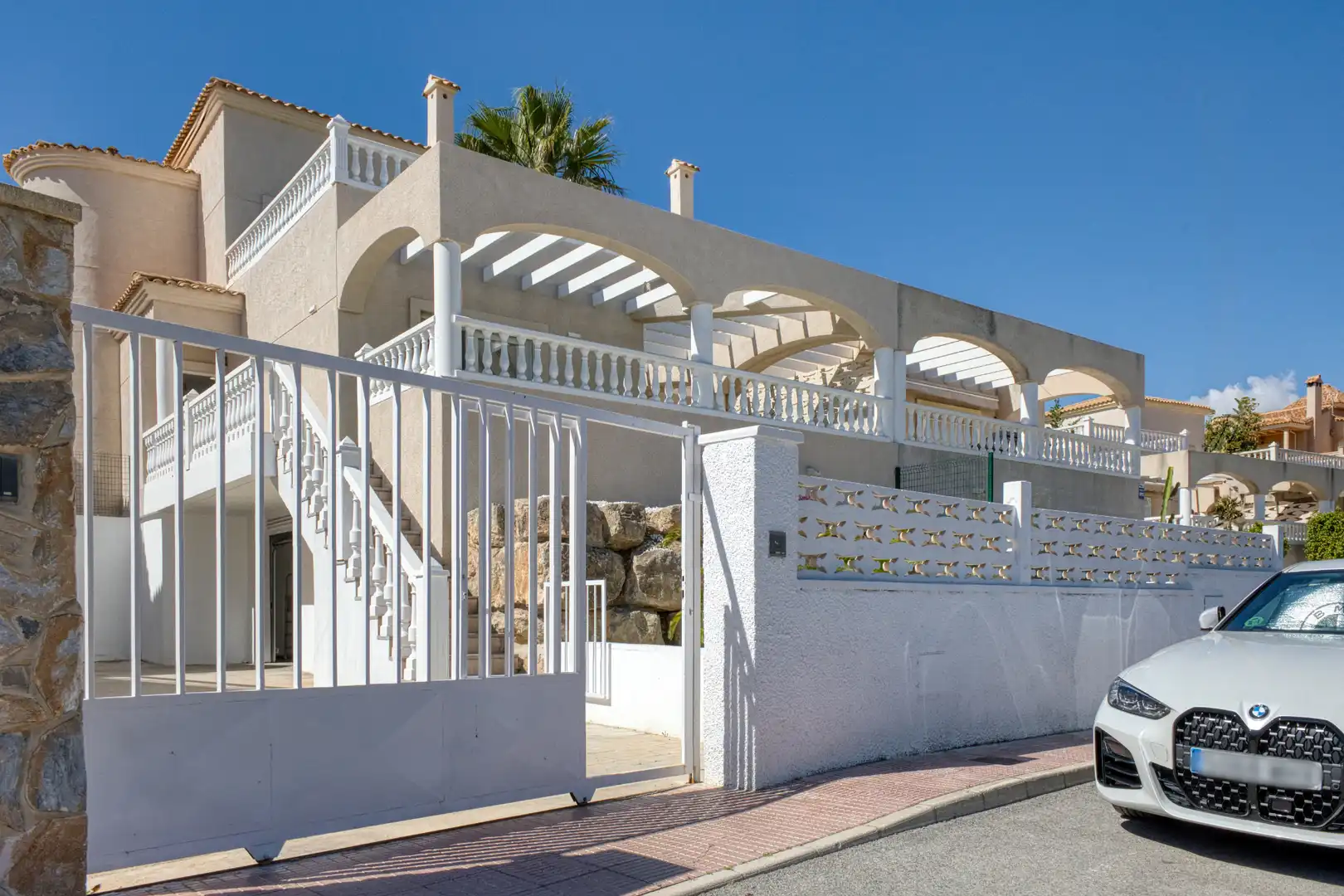 Vista exterior de Casa o xalet en venda en El Campello amb Aire condicionat, Calefacció i Jardí privat