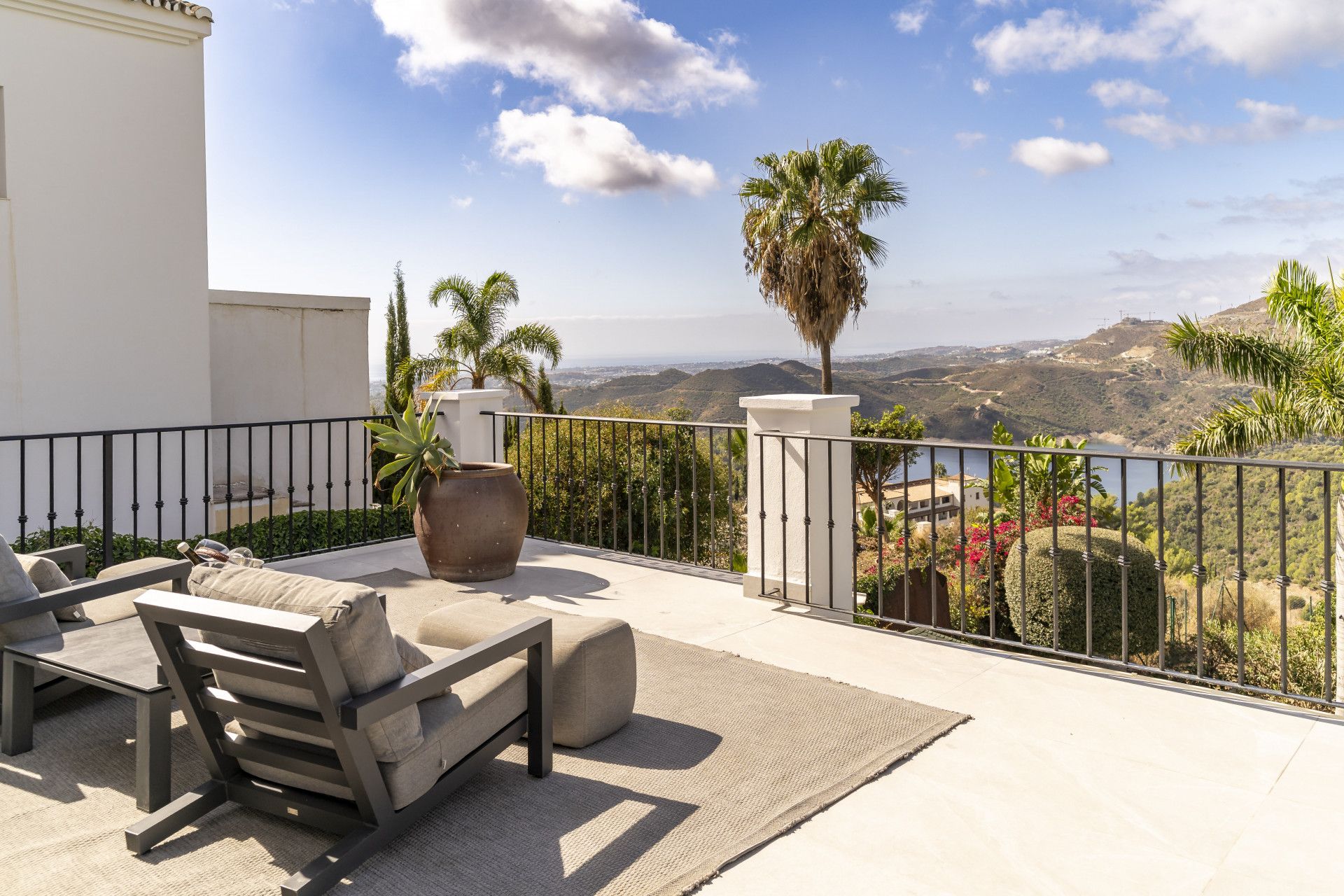 Terrassa de Casa o xalet en venda en Istán amb Aire condicionat, Jardí privat i Terrassa