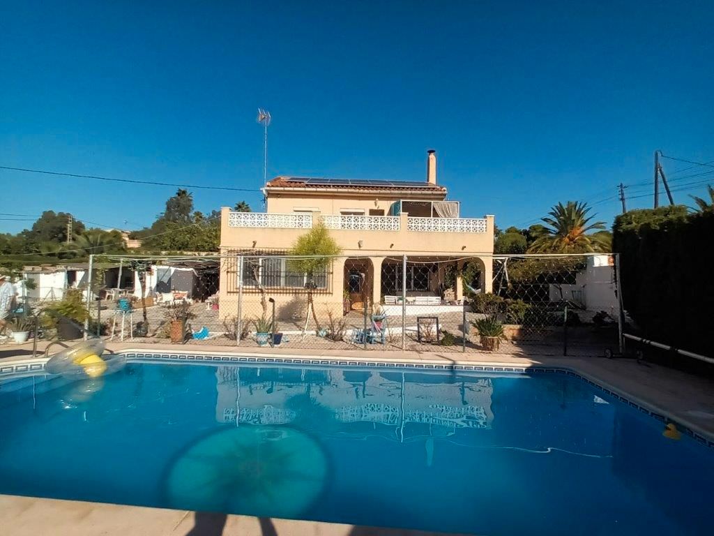 Vista exterior de Casa o xalet en venda en Busot amb Aire condicionat, Calefacció i Jardí privat