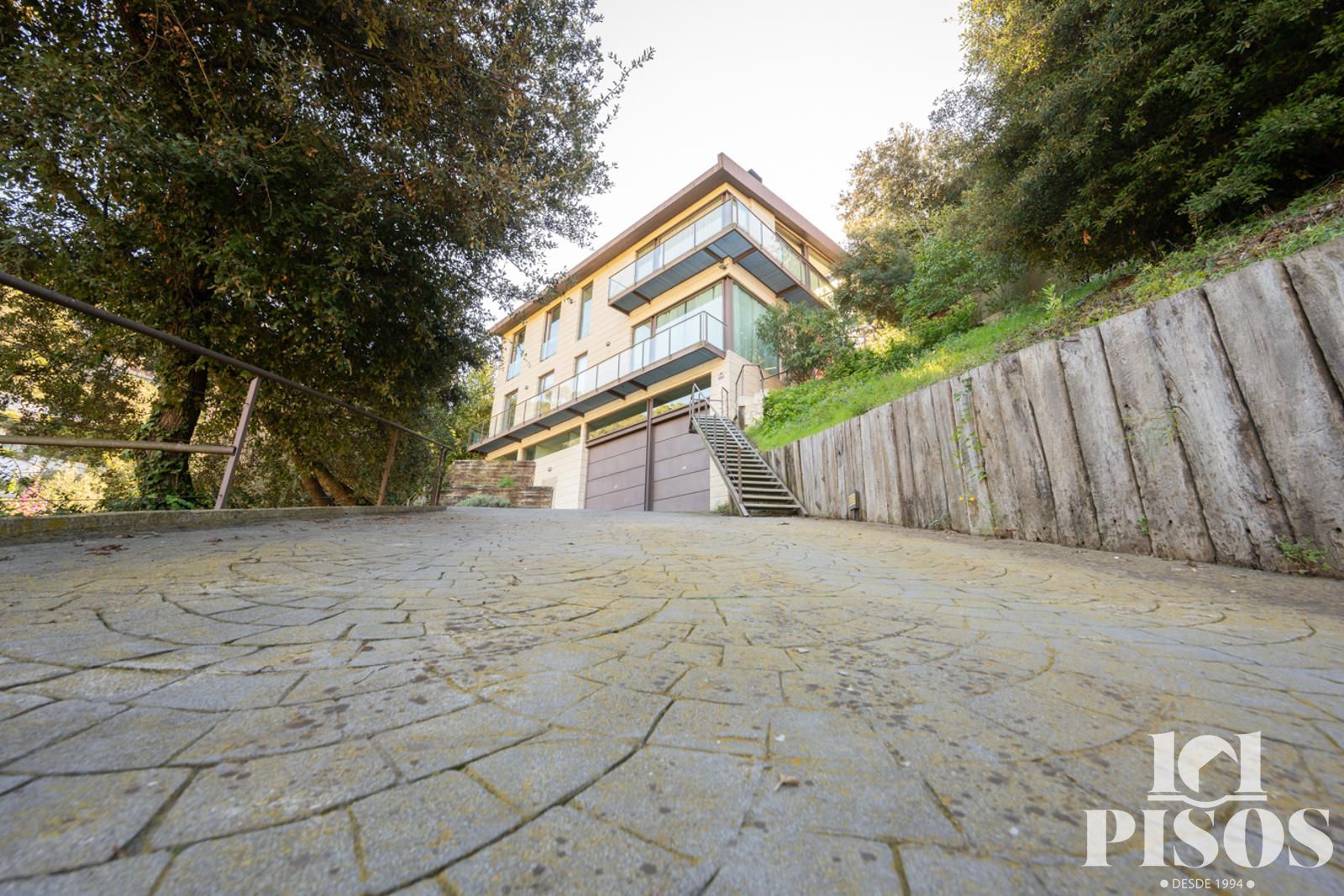 Vista exterior de Casa o chalet en venta en Sant Cugat del Vallès con Calefacción, Jardín privado y Terraza