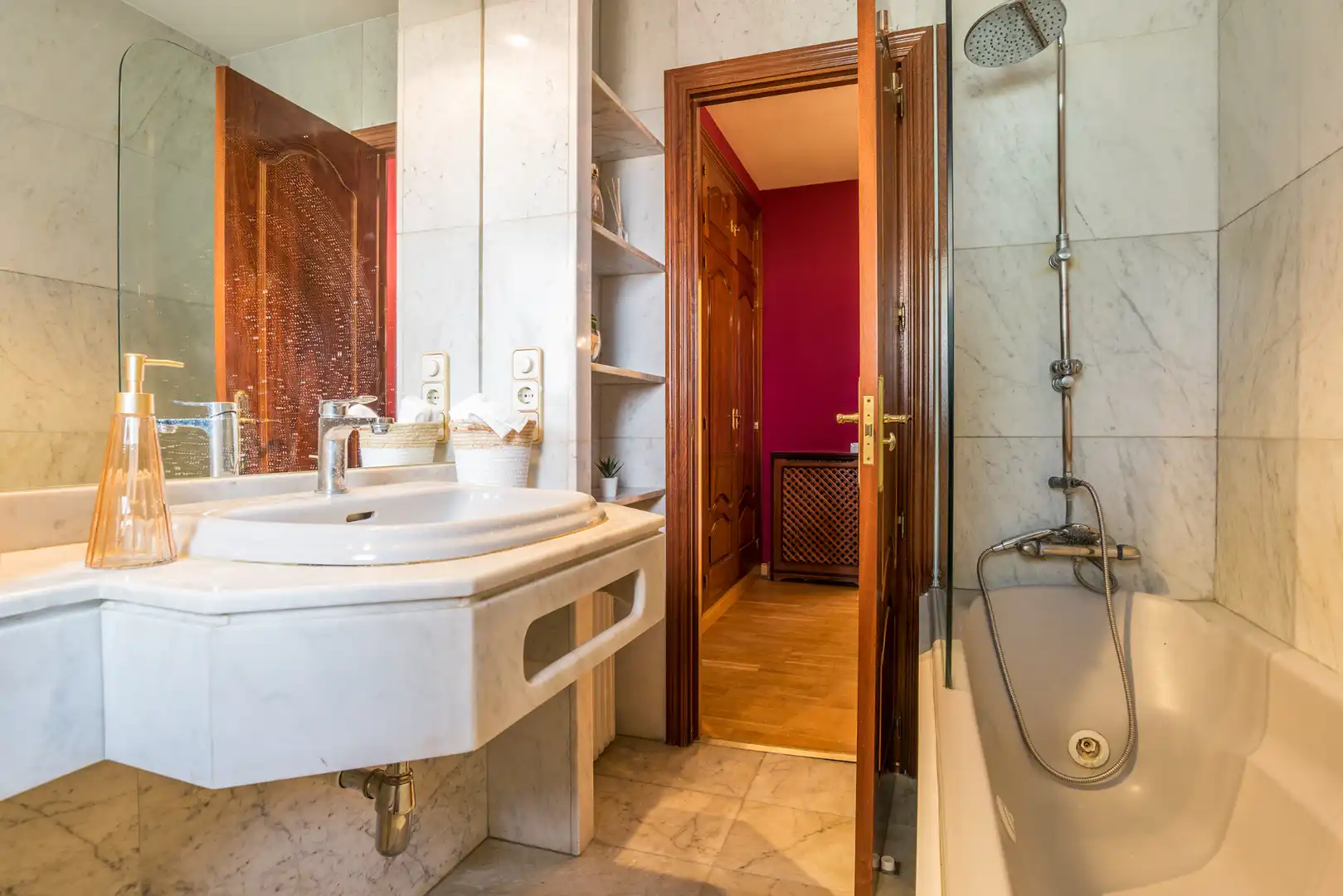 Bathroom of Houses for sale in Pozuelo de Alarcón  with Air Conditioner, Heating and Private garden
