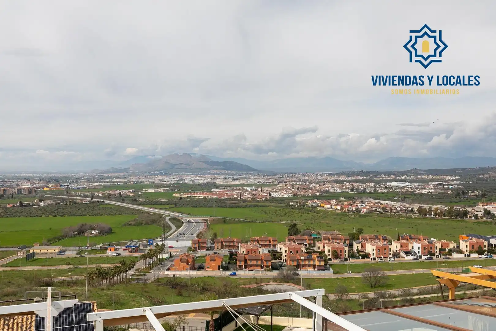 Vista exterior de Àtic en venda en Jun amb Aire condicionat, Calefacció i Jardí privat