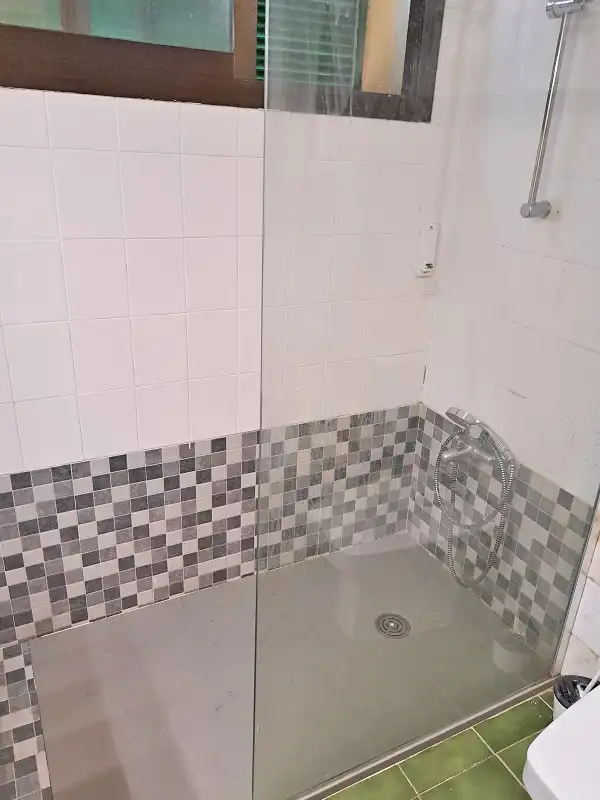 Badezimmer von Haus oder Chalet zum Verkauf in Navalagamella mit Heizung, Privatgarten und Parkett
