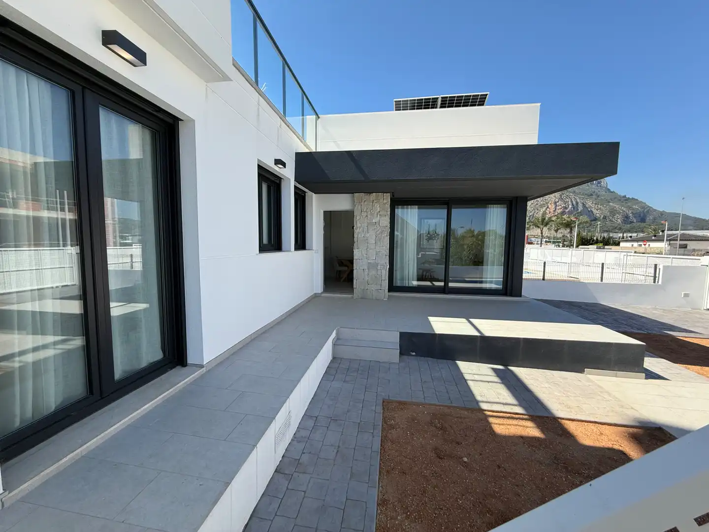Vista exterior de Casa o xalet en venda en Dénia amb Aire condicionat, Calefacció i Jardí privat
