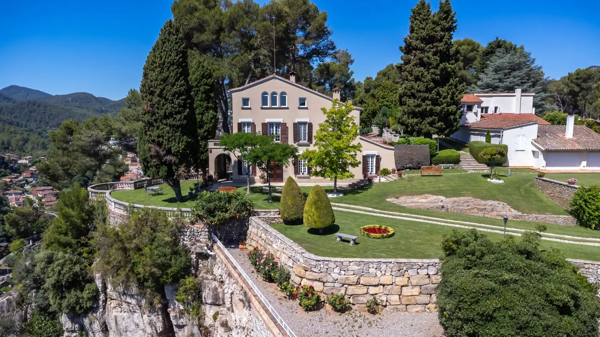 Vista exterior de Finca rústica en venda en Corbera de Llobregat amb Aire condicionat, Calefacció i Terrassa
