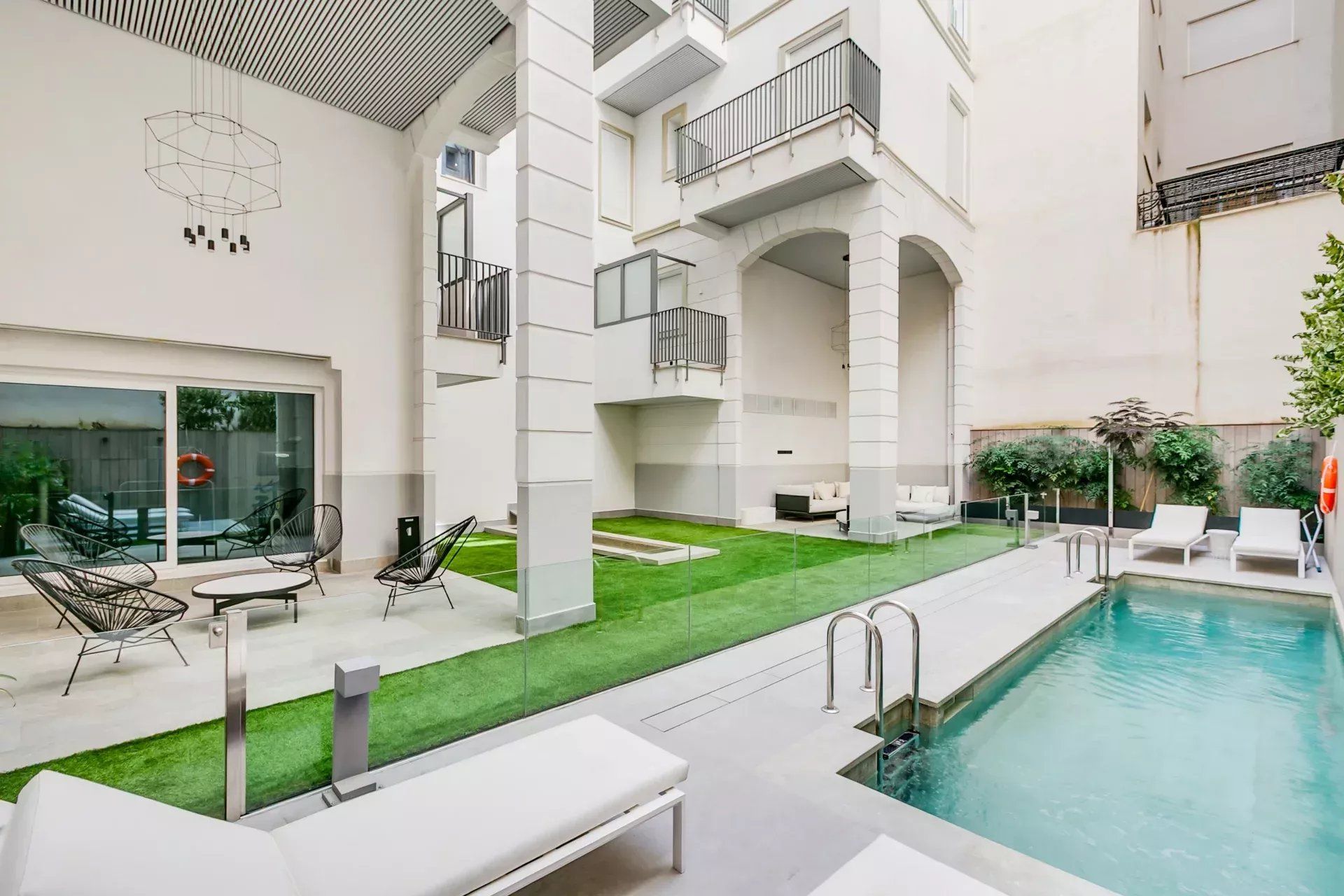 Swimming pool of Flat to rent in  Madrid Capital  with Air Conditioner, Heating and Terrace